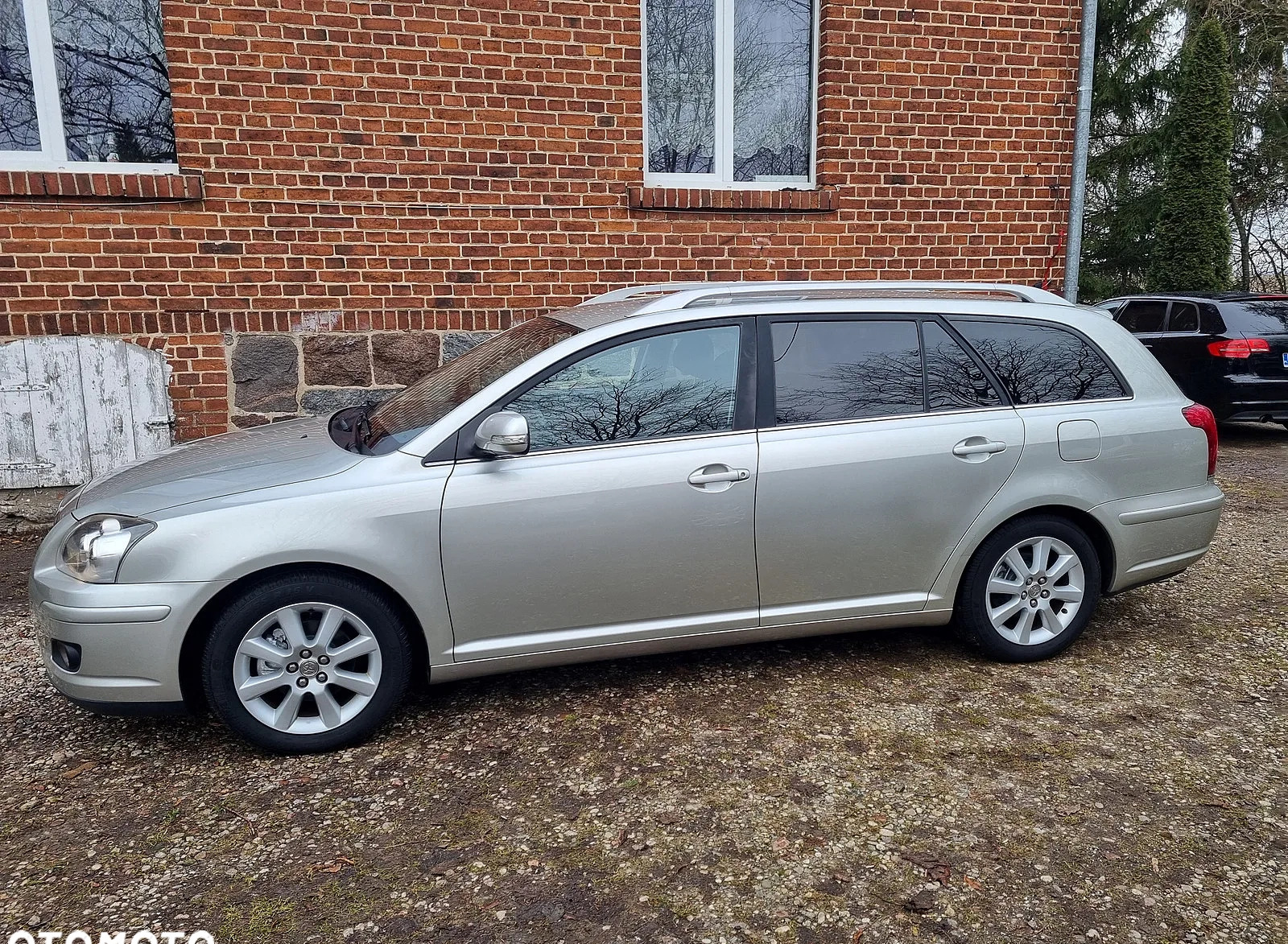 Toyota Avensis cena 21500 przebieg: 147000, rok produkcji 2006 z Busko-Zdrój małe 137